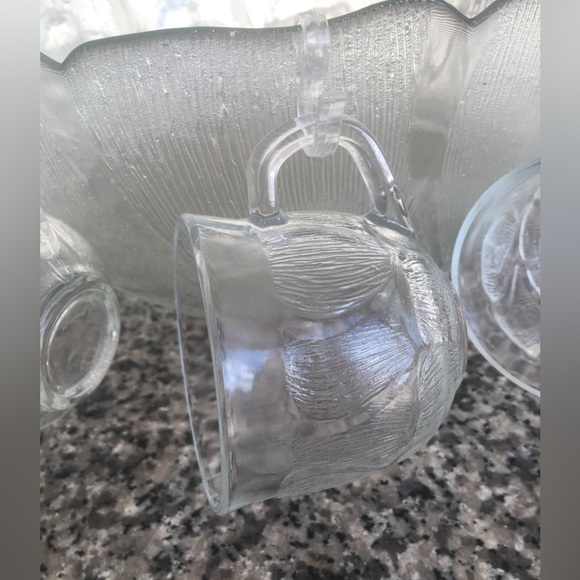 🔻Vintage🔻 1980s French Arcoroc Fleur/Flower Punch Bowl 24 Pc. Set. - Picture 11 of 12